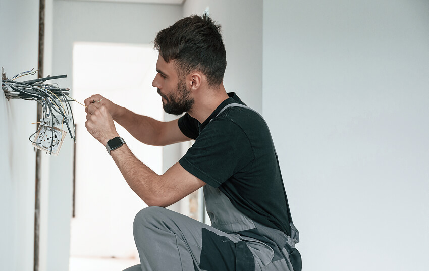 Эффективный ремонт электропроводки от VOLT в Москве