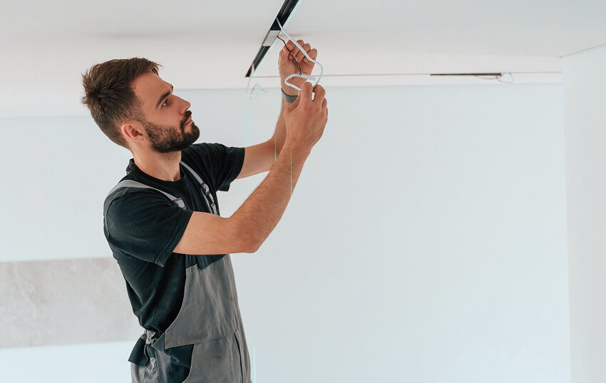 Профессиональная установка люстр от VOLT в Москве