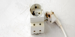 Запах горелой пластмассы или проводки